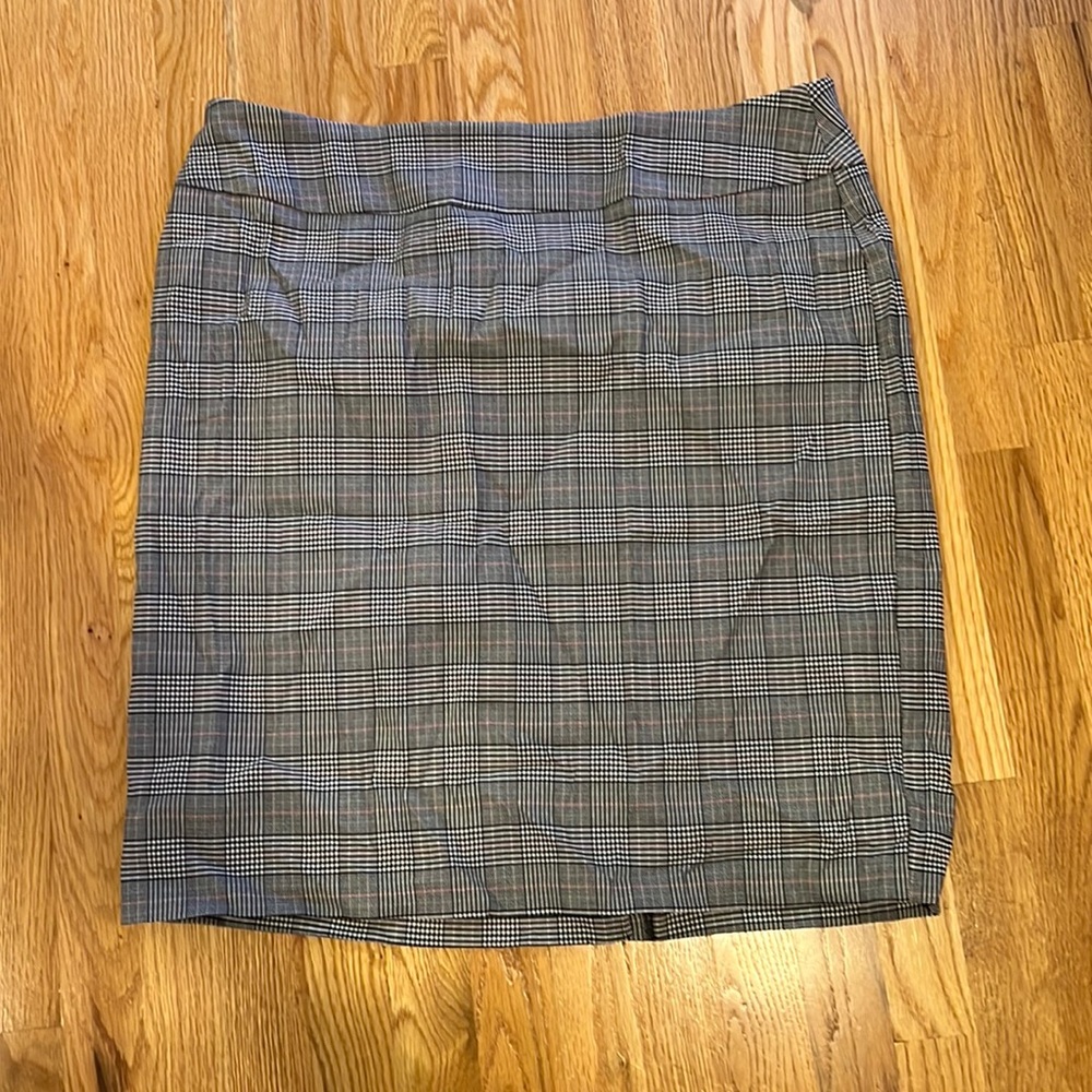 Adorable plaid skirt soho brand
